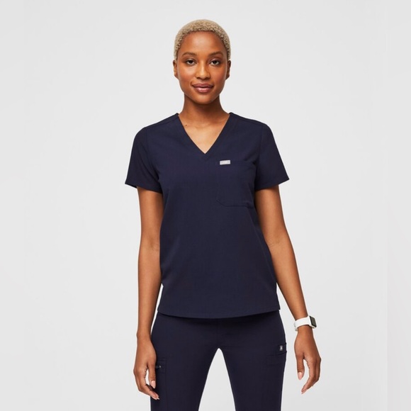 FIGS Catarina One Pocket Scrub Top Navy Size Medium - Picture 2 of 10
